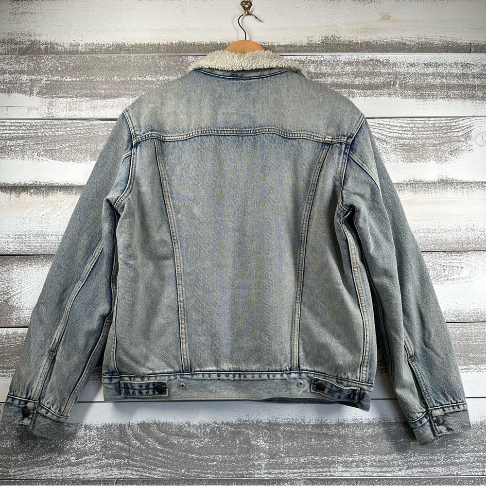 Levi’s Ex Boyfriend Trucker Sherpa Denim Jacket - Picture 4 of 13